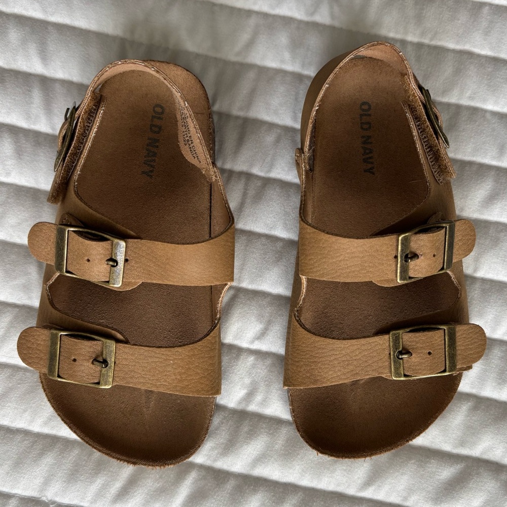 Old Navy Faux-Leather Buckled Strap Sandals for Boys Tan - Size 8